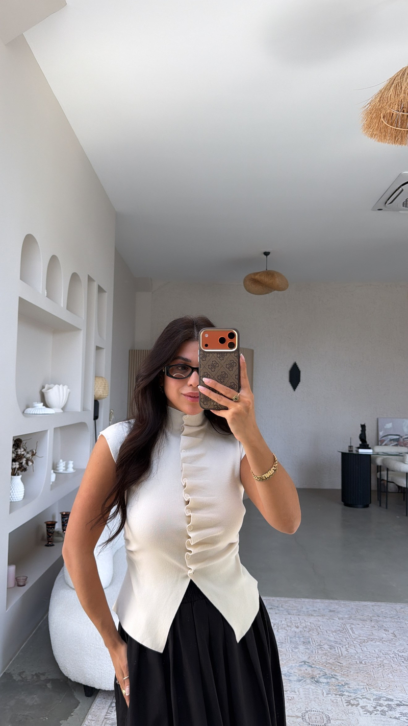 Ekru Büzgülü Düğmeli Dik Yaka Triko Bluz