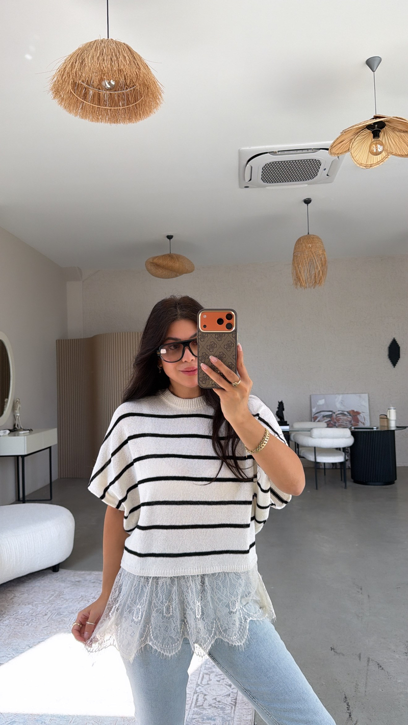 Ekru Çizgili Dantel Detaylı Şık Triko Bluz