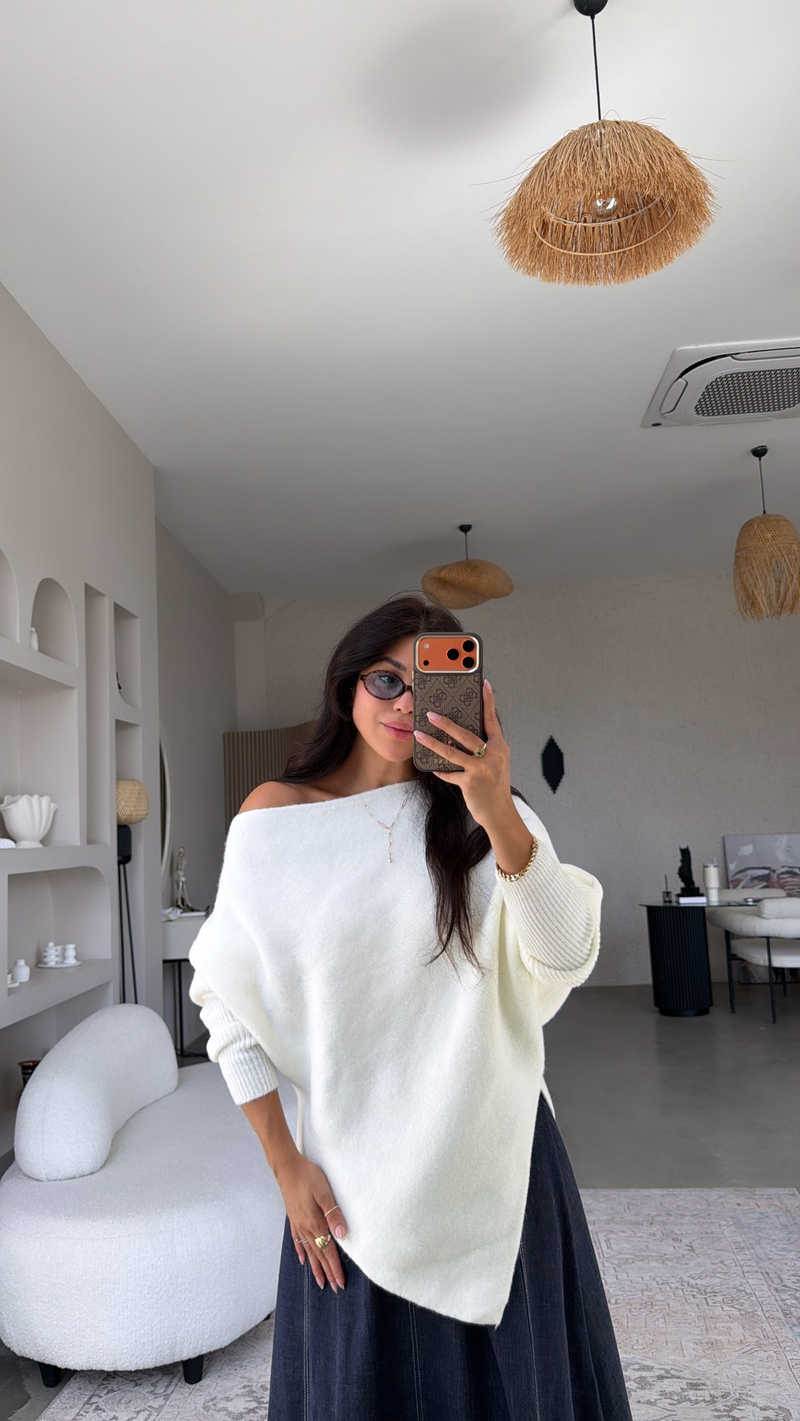 Ekru Kayık Yaka Asimetrik Triko Bluz