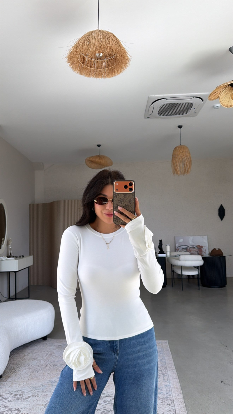 Ekru Kolları Güllü Orjinal Bluz
