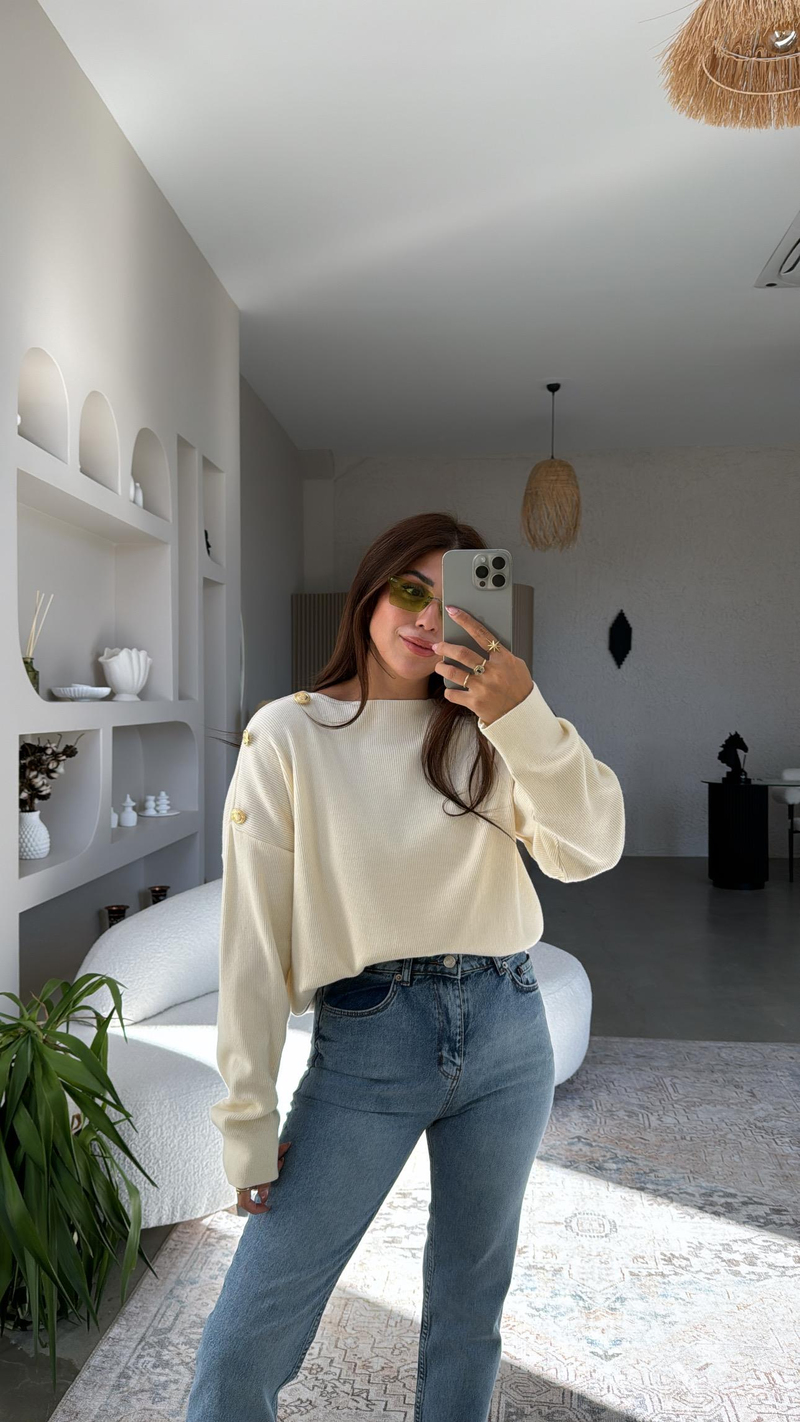Ekru Omzu Gold Düğme Detaylı Triko
