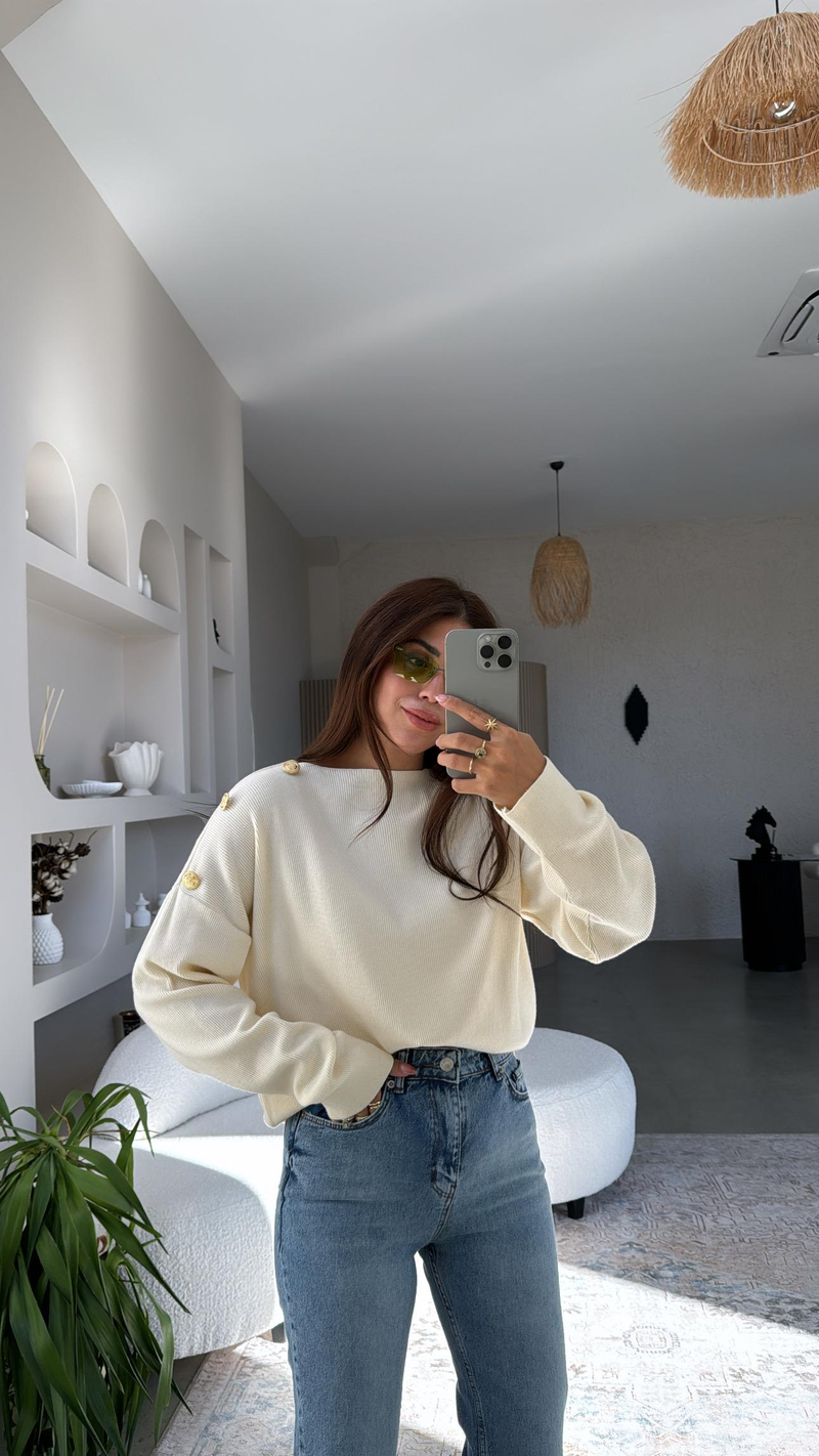 Ekru Omzu Gold Düğme Detaylı Triko
