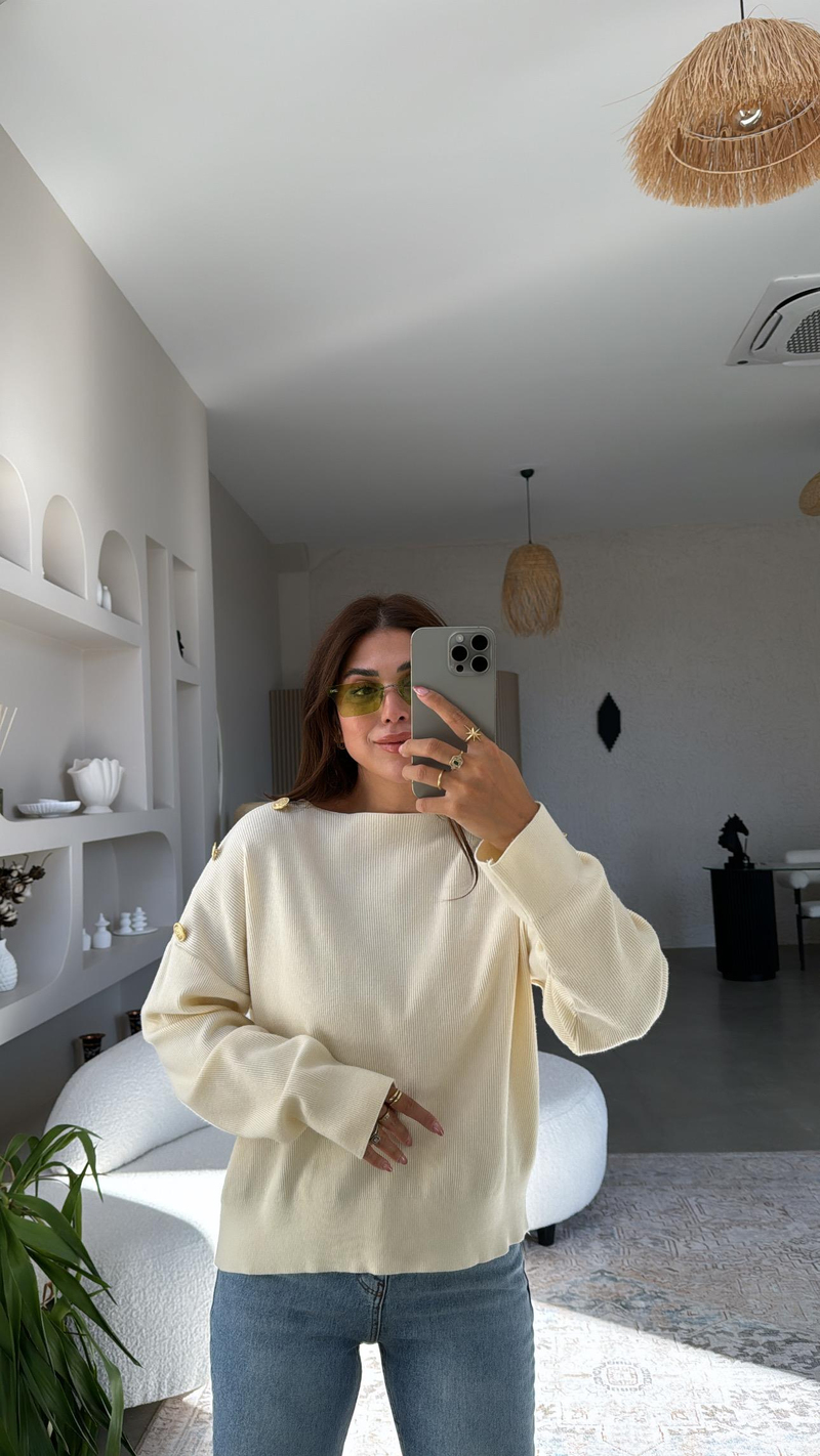 Ekru Omzu Gold Düğme Detaylı Triko