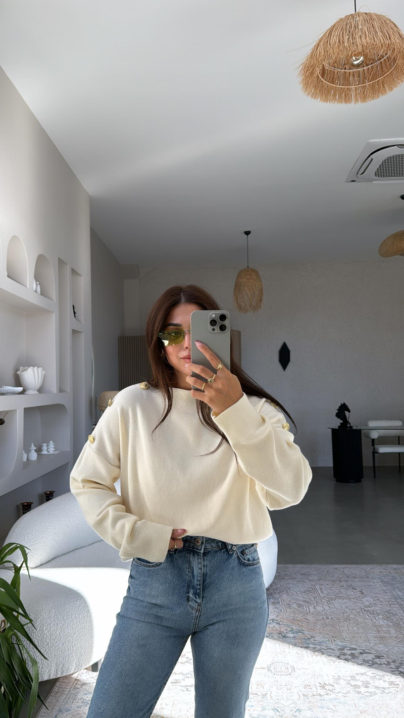 Ekru Omzu Gold Düğme Detaylı Triko