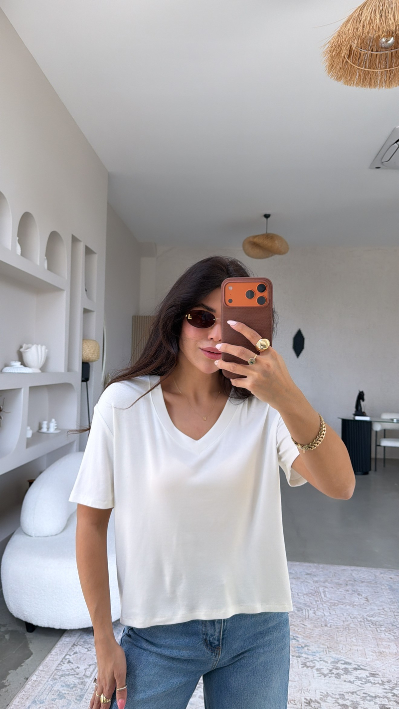 Ekru V Yaka Kısa Kollu İthal Kumaş Tshirt