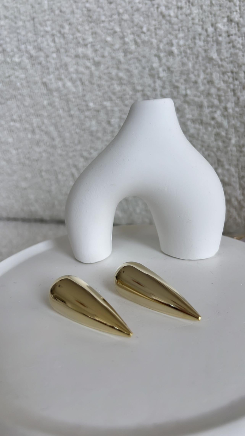 Gold Üçgen Figürlü Bombeli Küpe