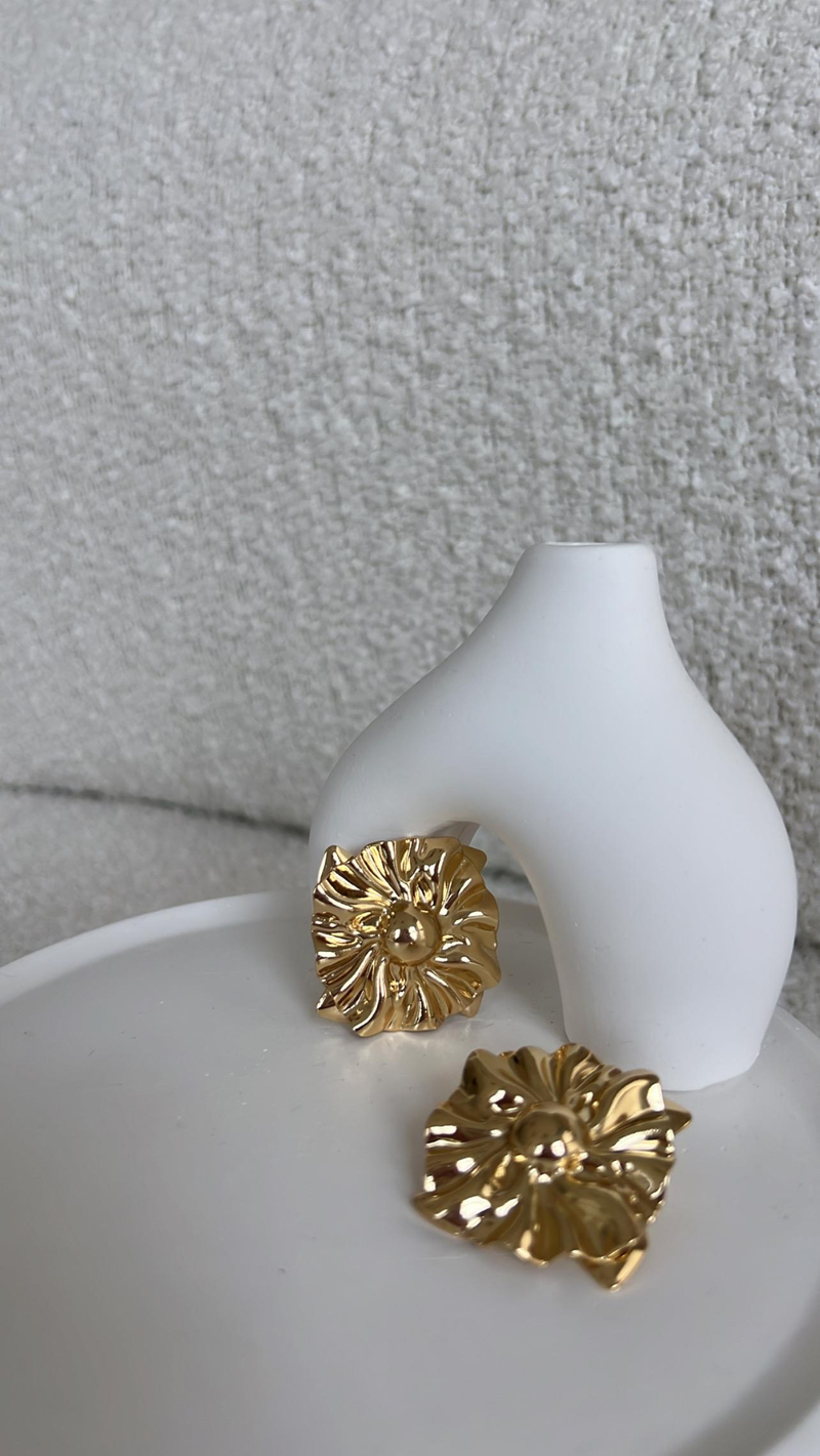 Gold Vintage Çiçekli Küpe