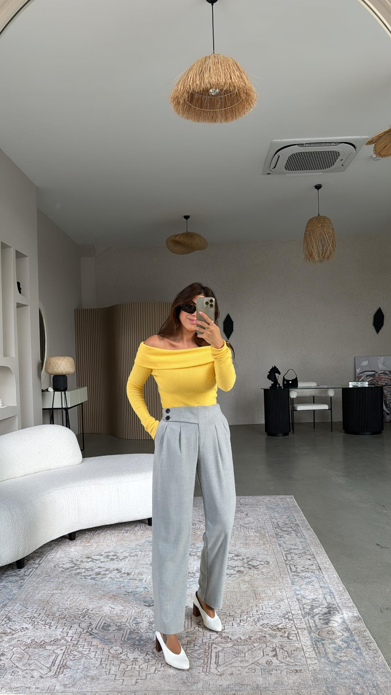 Gri Beli Düğme Detaylı Kumaş Pantolon