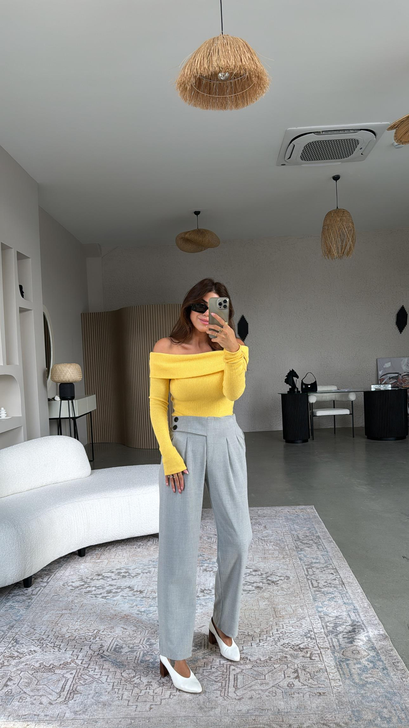 Gri Beli Düğme Detaylı Kumaş Pantolon