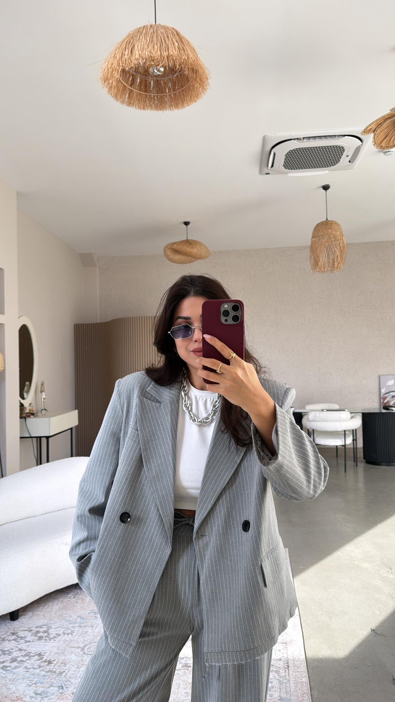 Gri Çizgili Premium Ceketli Takım