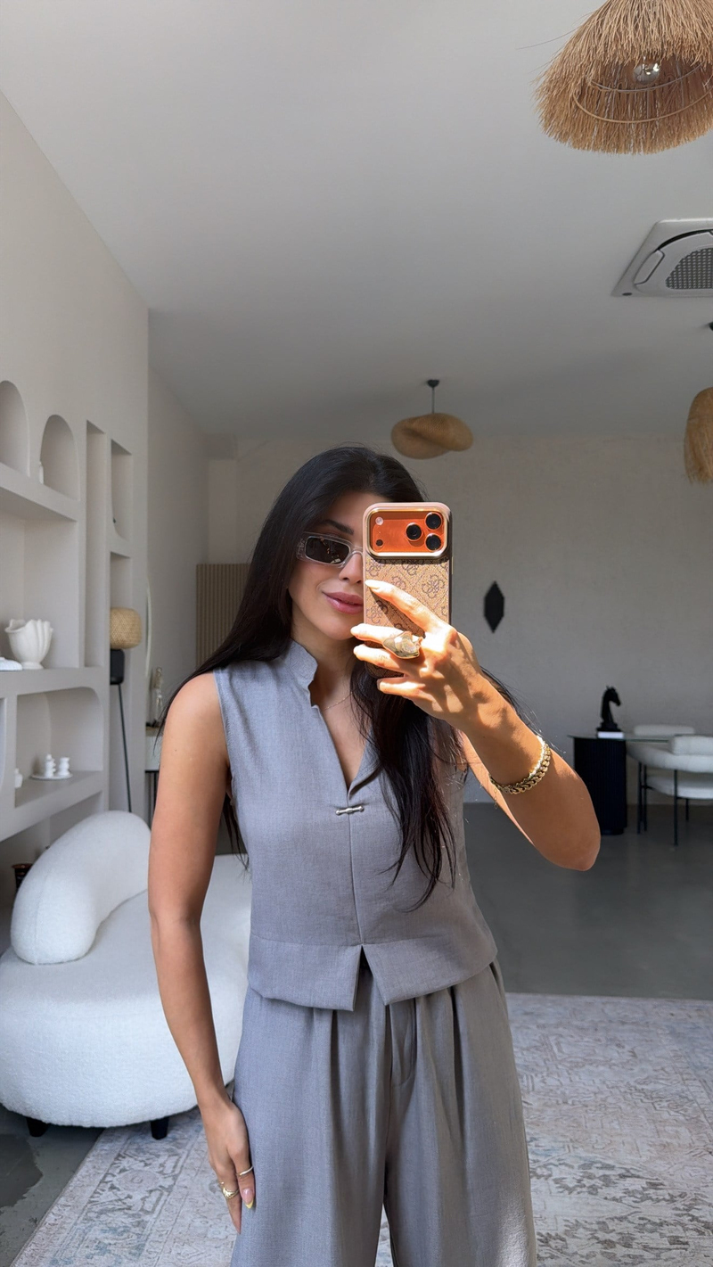 Gri Gümüş Aksesuarlı Pantolon Bluz Takım