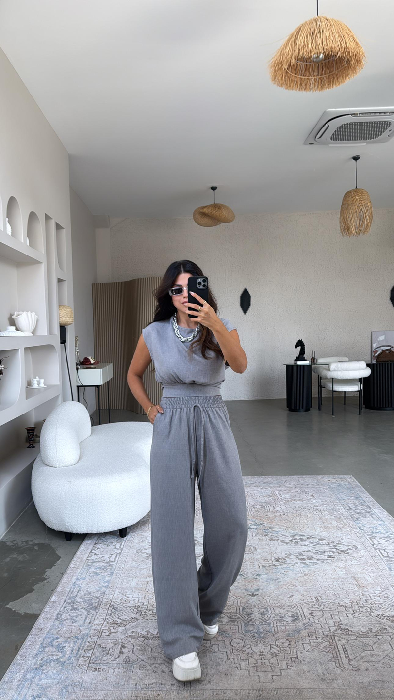 Gri Kuşak Detaylı Pantolon Bluz Takım