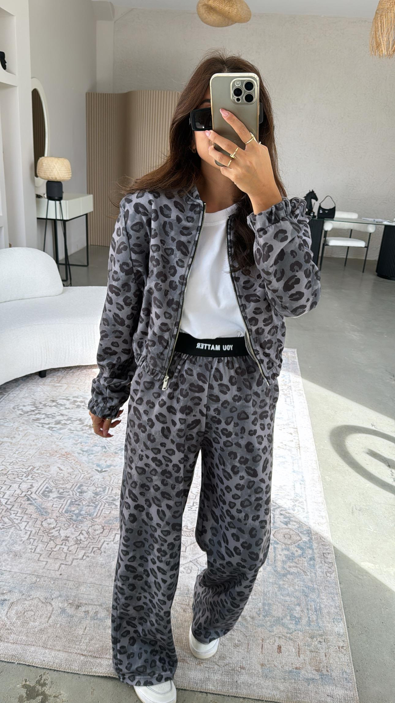 Gri Leopar Lastik Detaylı Takım