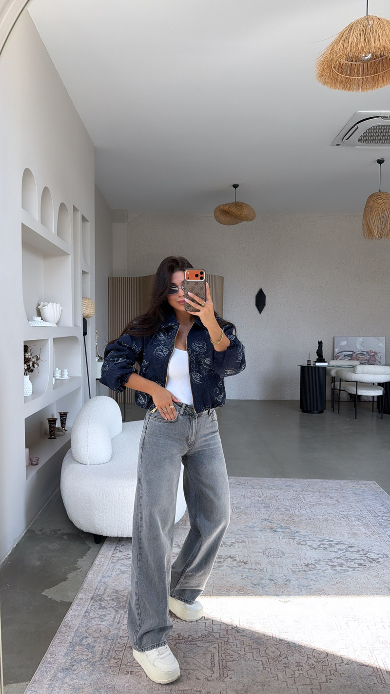 Gri Taşlamalı Orta Bel Straight Jean