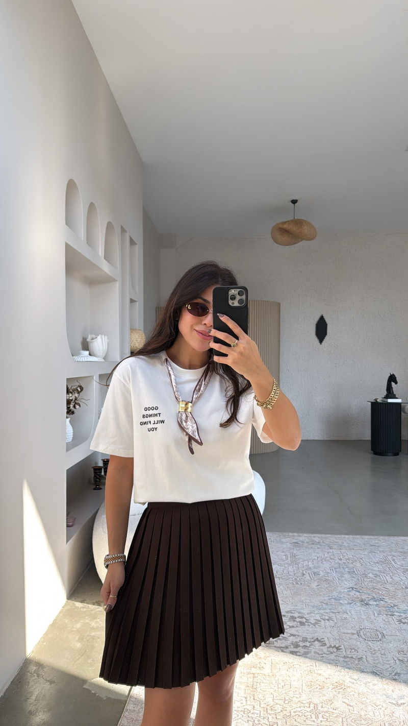 Kahveli Fular Aksesuarlı Beyaz Pamuklu Tshirt