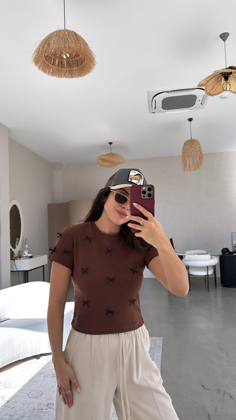 Kahverengi Fiyonk Detaylı Tshirt