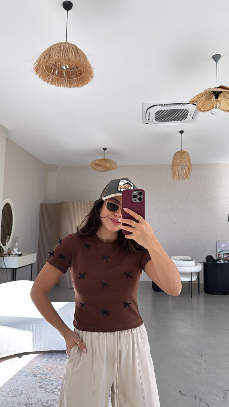 Kahverengi Fiyonk Detaylı Tshirt