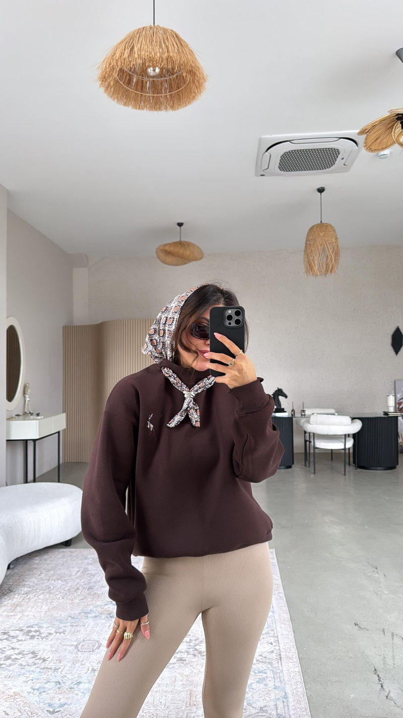 Kahverengi Fular Detaylı Üç İplik Şardonlu Sweatshirt