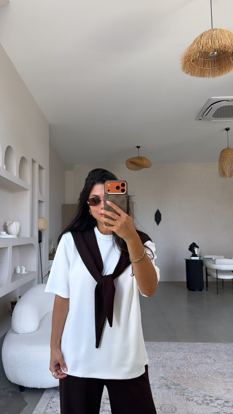 Kahverengi Fularlı Modal Takım