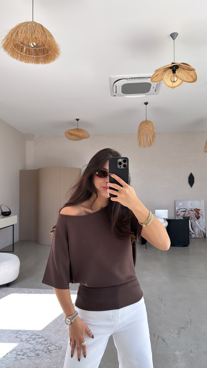 Kahverengi Omzu Açık Kısa Kollu Modal Bluz