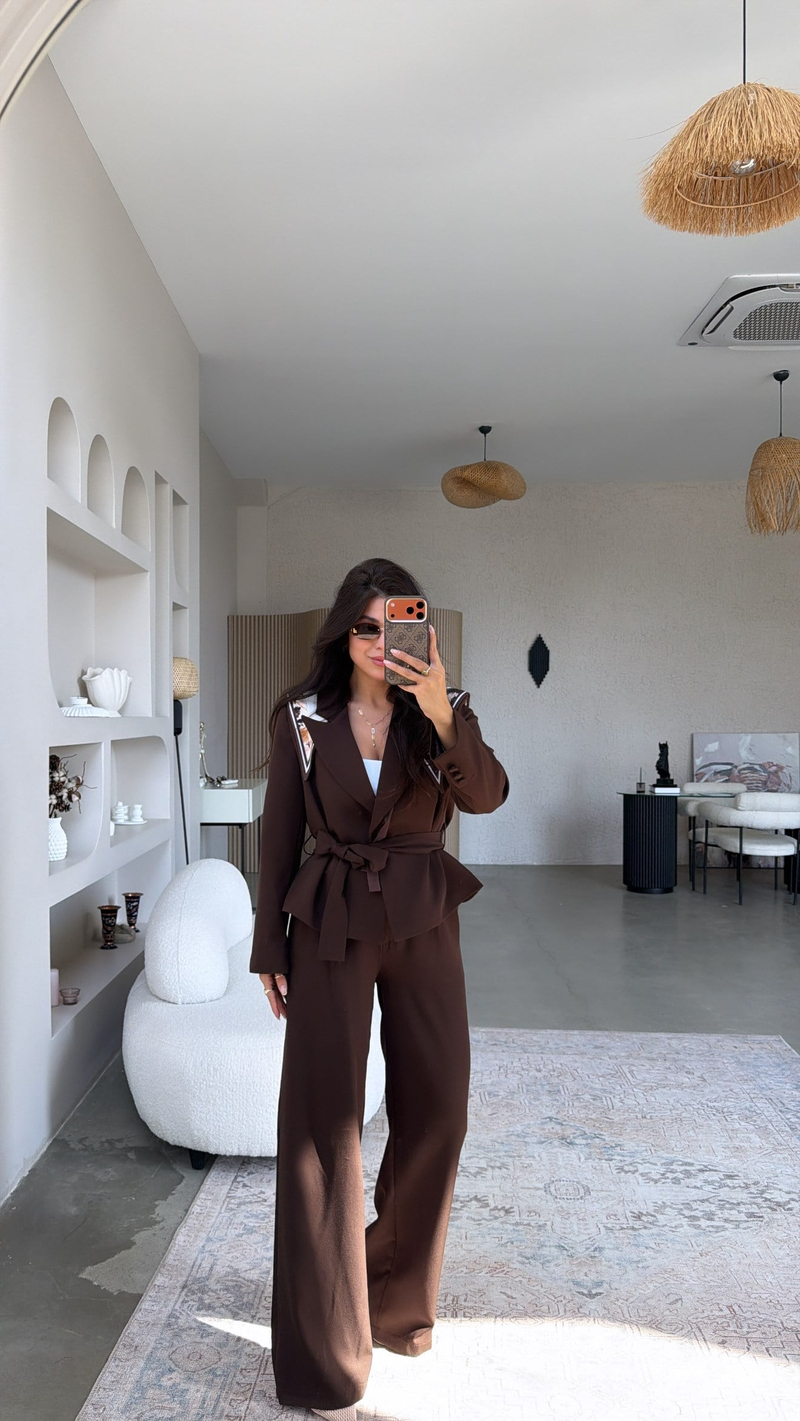Kahverengi Premium Fularlı Ceket Pantolon Takım
