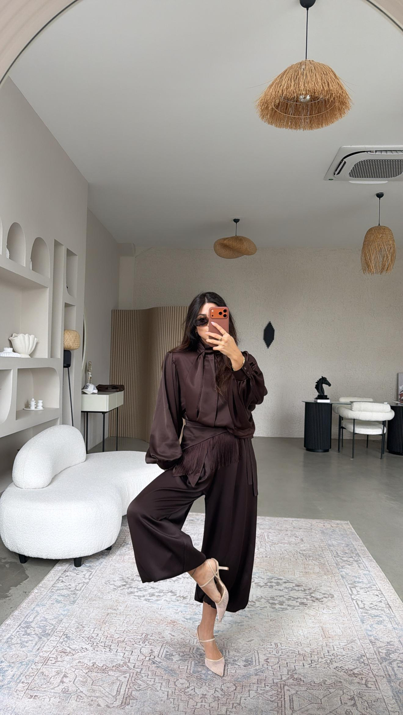 Kahverengi Tok Saten Premium Üçlü Bluz Pantolon Püskül Kemer Takım