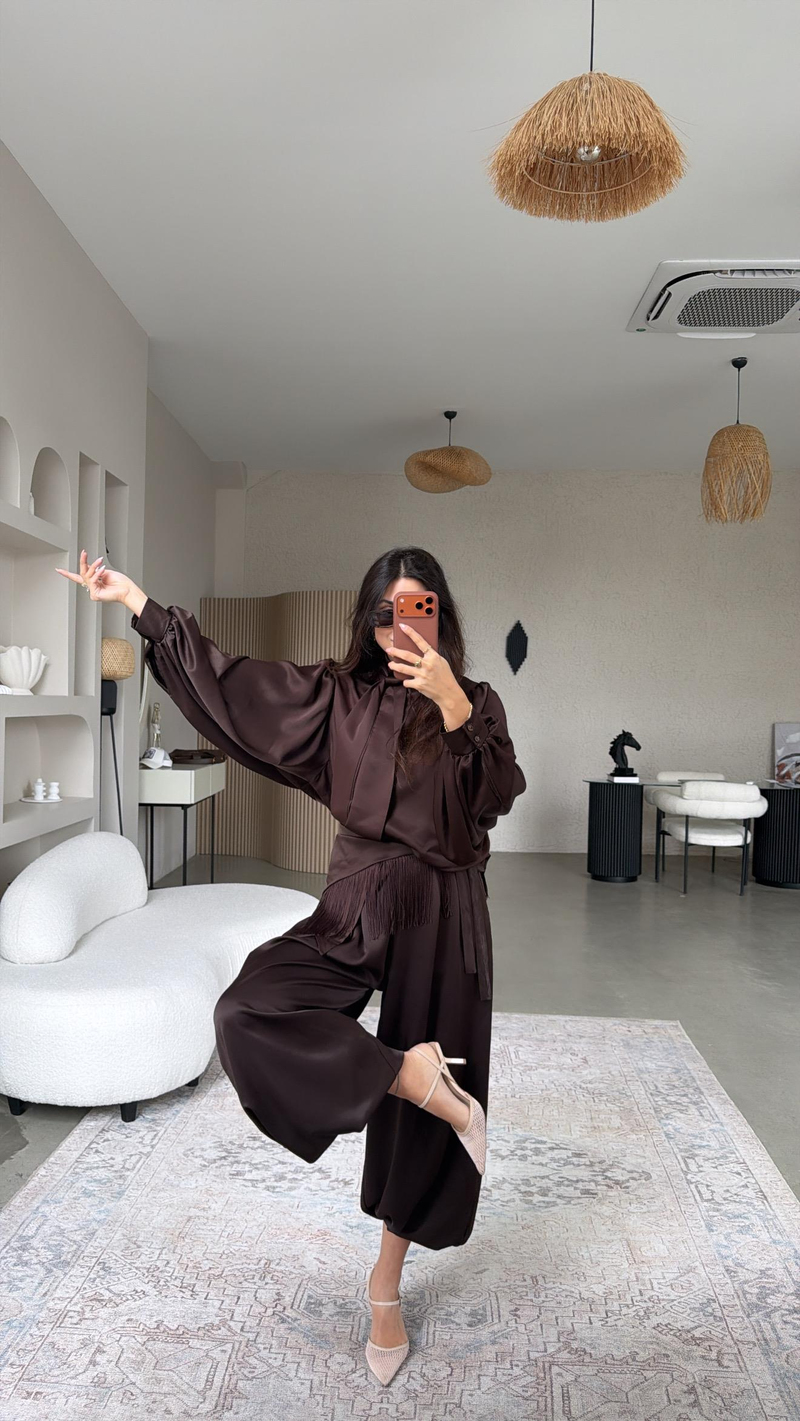 Kahverengi Tok Saten Premium Üçlü Bluz Pantolon Püskül Kemer Takım