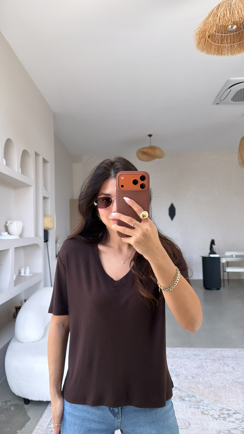 Kahverengi V Yaka Kısa Kollu İthal Kumaş Tshirt