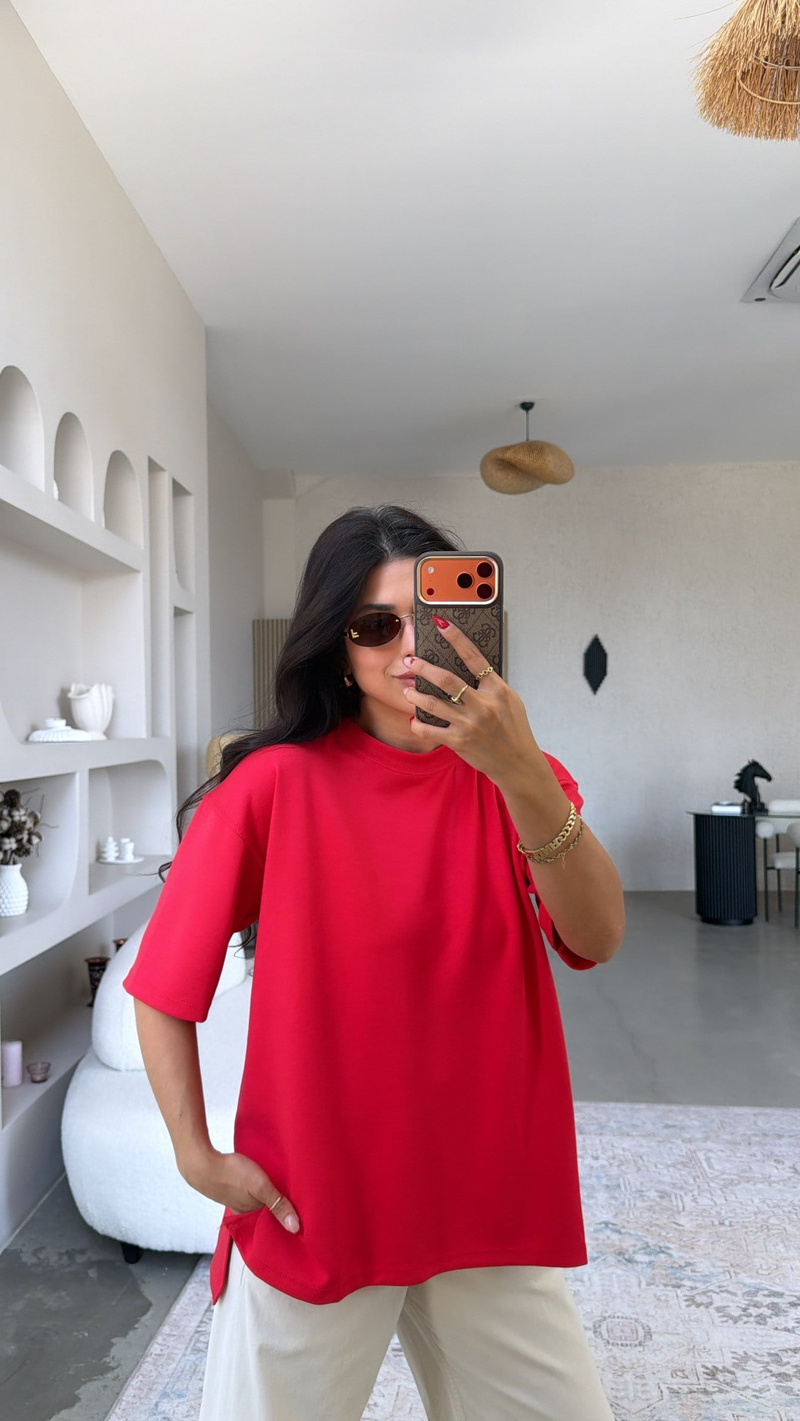 Kırmızı Yanı Minik Yırtmaçlı Oversize Modal Tshirt