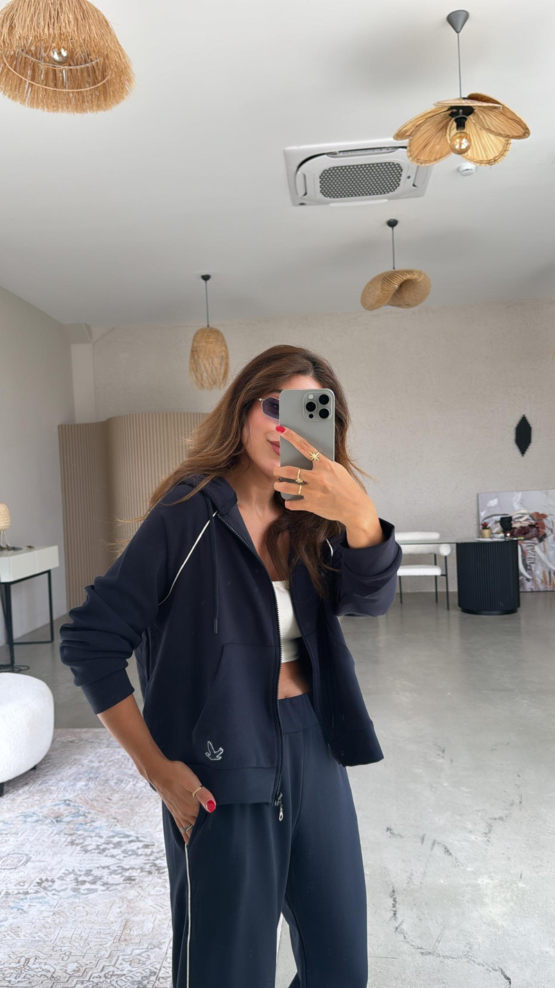 Lacivert Biyeli Club Takım