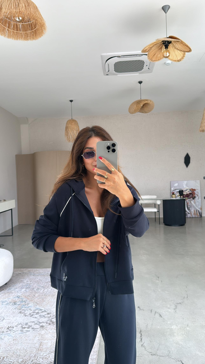 Lacivert Biyeli Club Takım