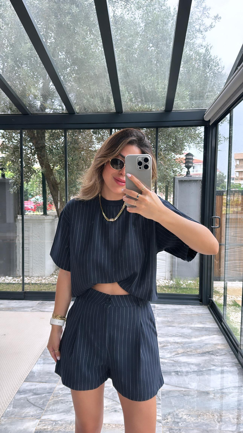 Lacivert Çizgili Şortlu Kumaş Takım