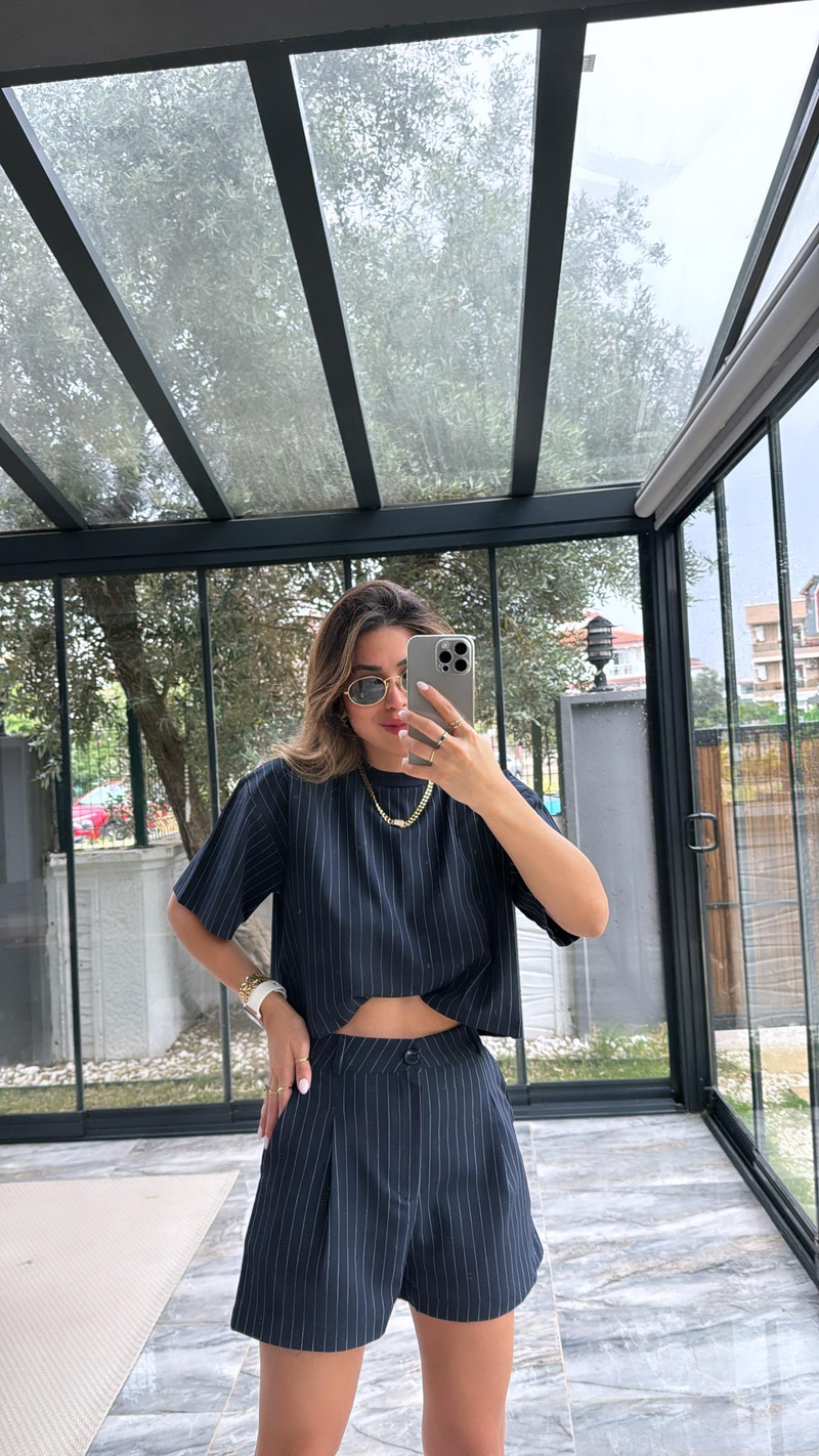 Lacivert Çizgili Şortlu Kumaş Takım