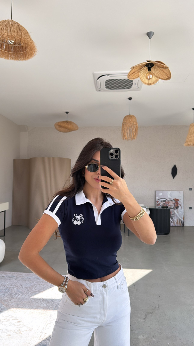 Lacivert Yakalı Kiraz Nakışlı Yüzde Yüz Pamuk Tshirt