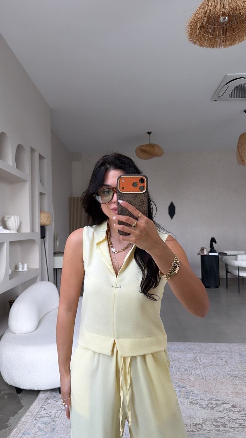 Limon Sarı Gümüş Aksesuarlı Pantolon Bluz Takım