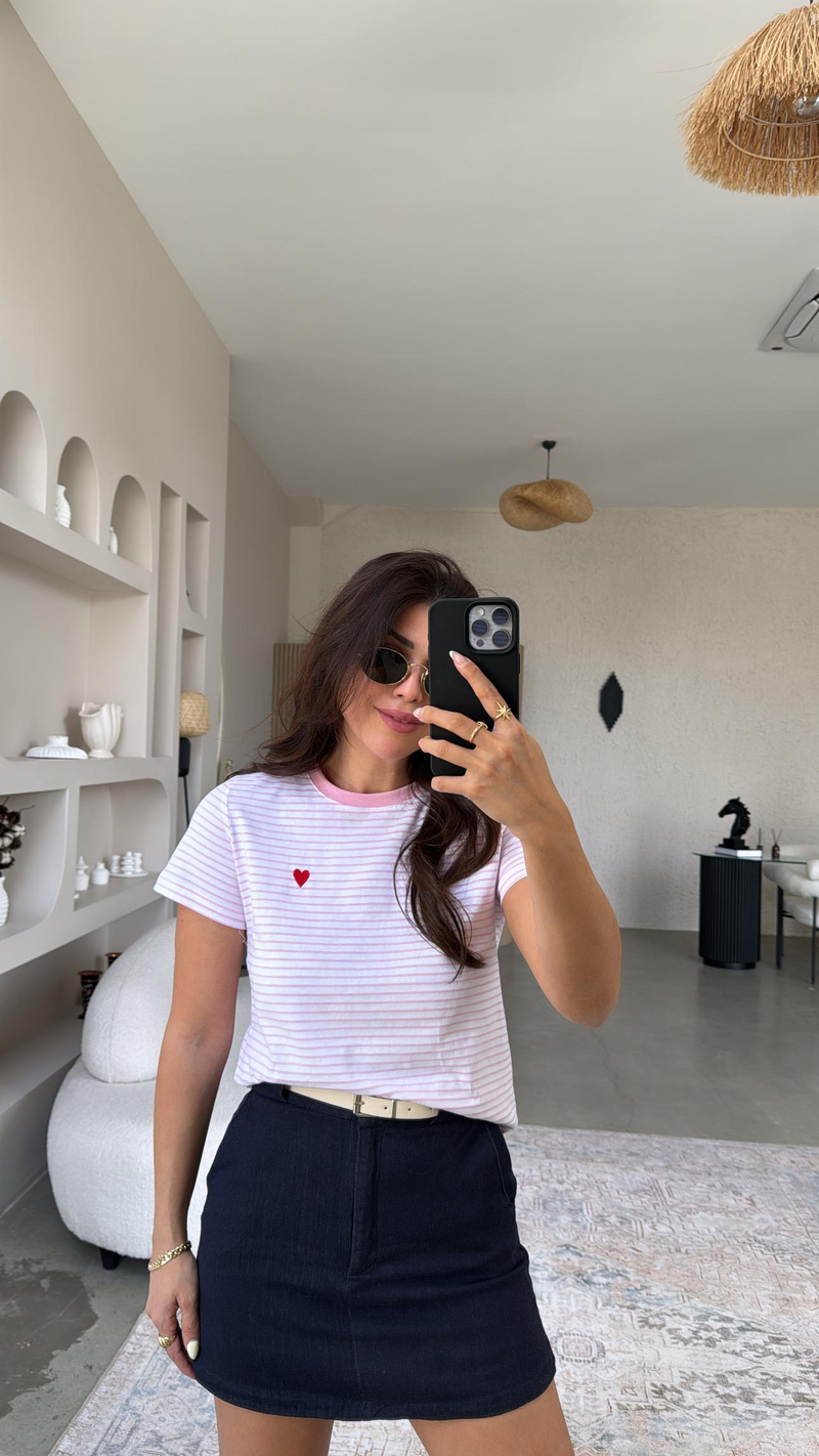 Pembe Çizgili Kalp Nakışlı Tshirt