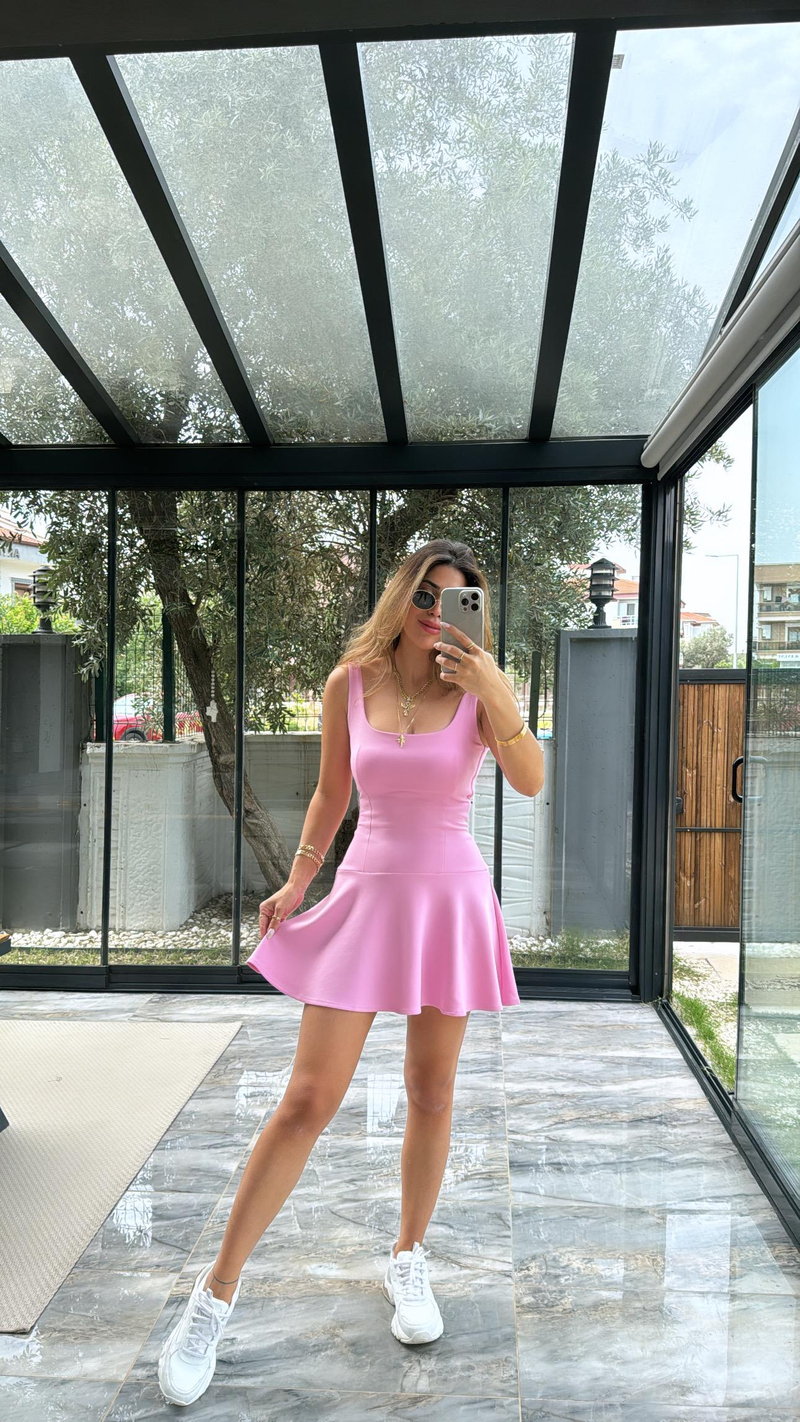 Pembe Eteği Volanlı Elbise