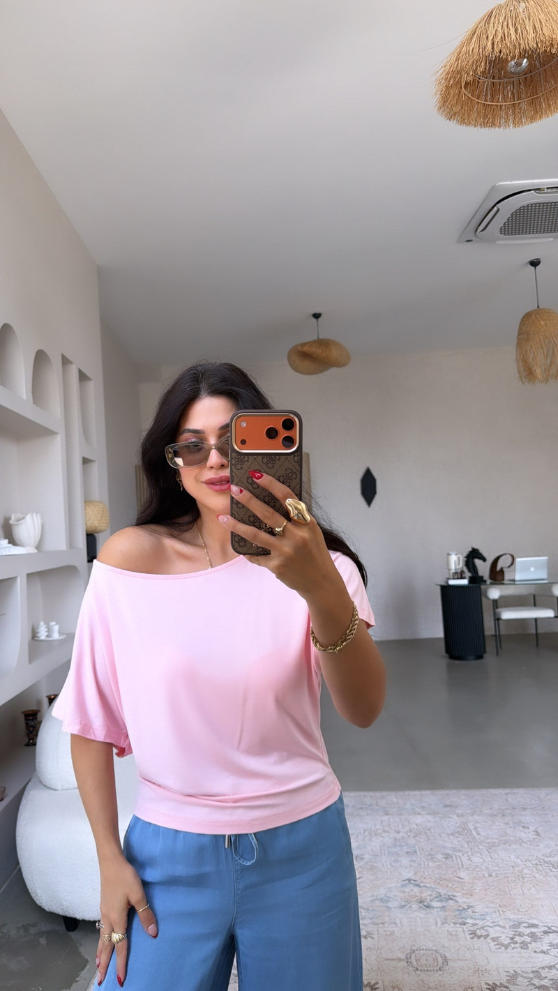 Pembe İnce Omzu Açık Tshirt