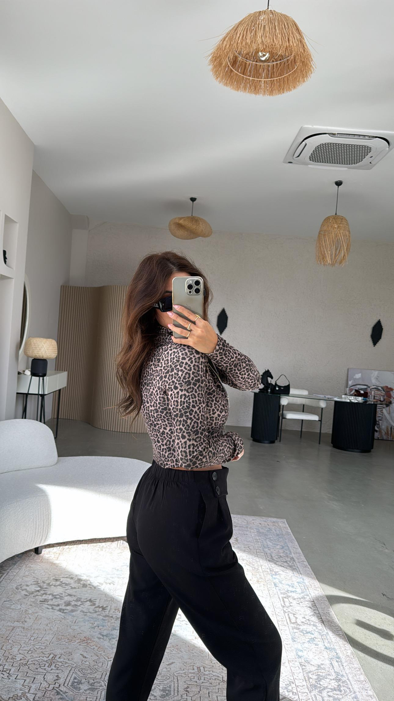 Siyah Beli Düğme Detaylı Kumaş Pantolon