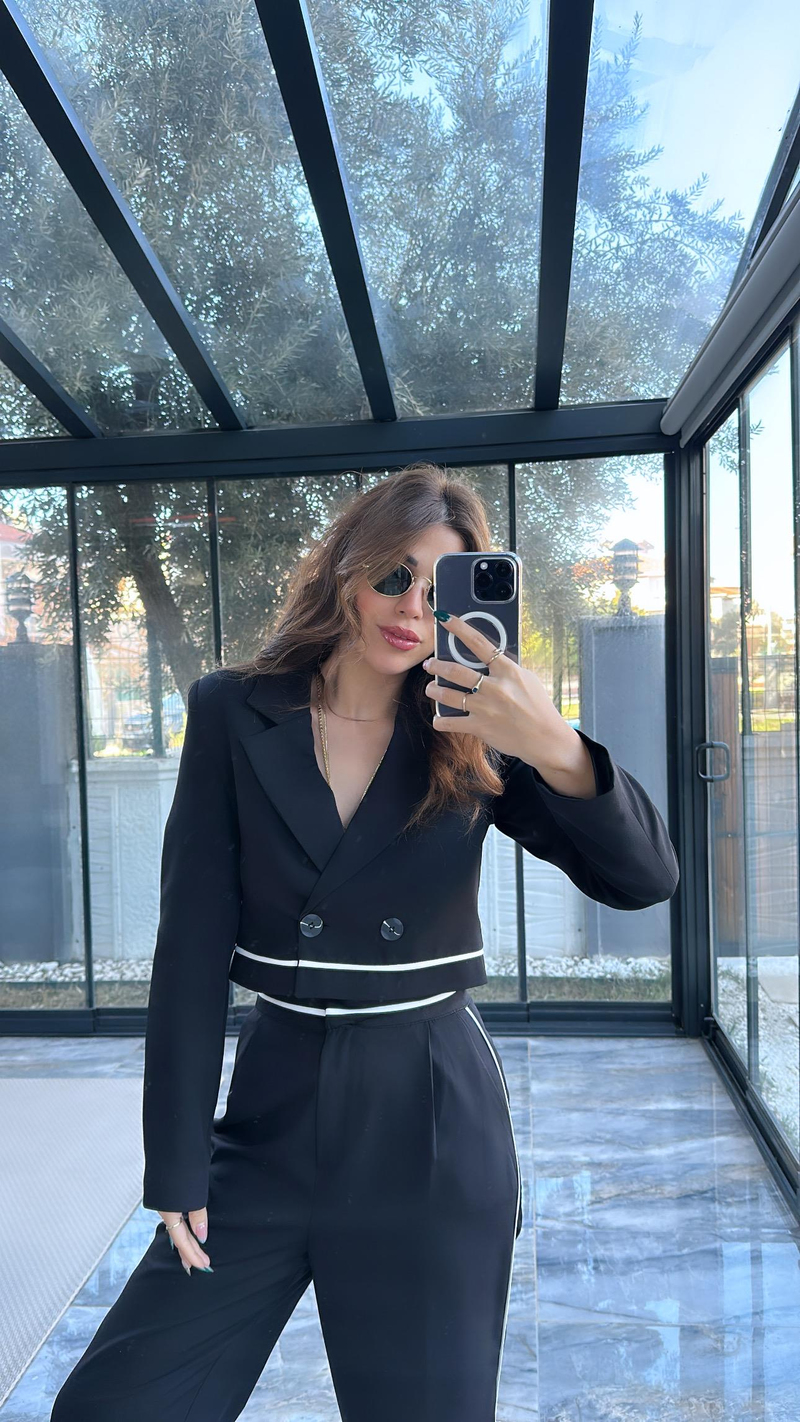 Siyah Beyaz Biyeli Ceketli Takım