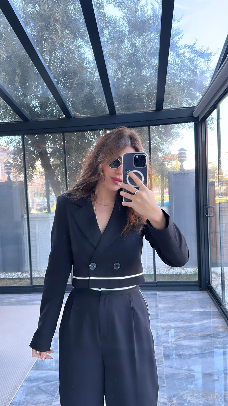 Siyah Beyaz Biyeli Ceketli Takım