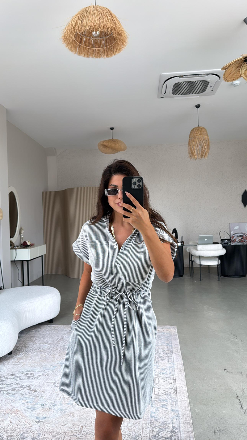Siyah Beyaz Çizgili Beli Kuşaklı Rahat Elbise