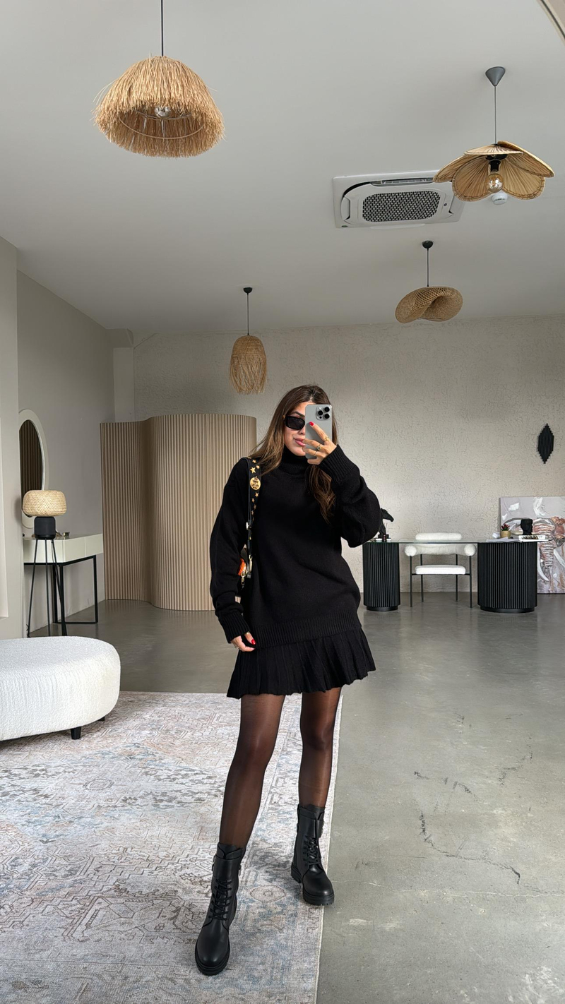 Siyah Boğazlı Etekli Triko Takım