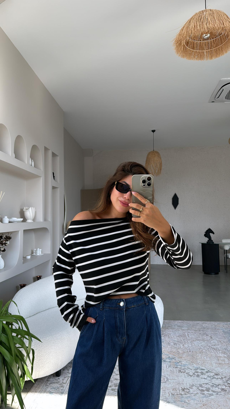Siyah Çizgili Kayık Yaka Bluz
