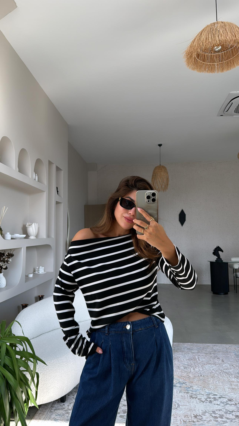 Siyah Çizgili Kayık Yaka Bluz