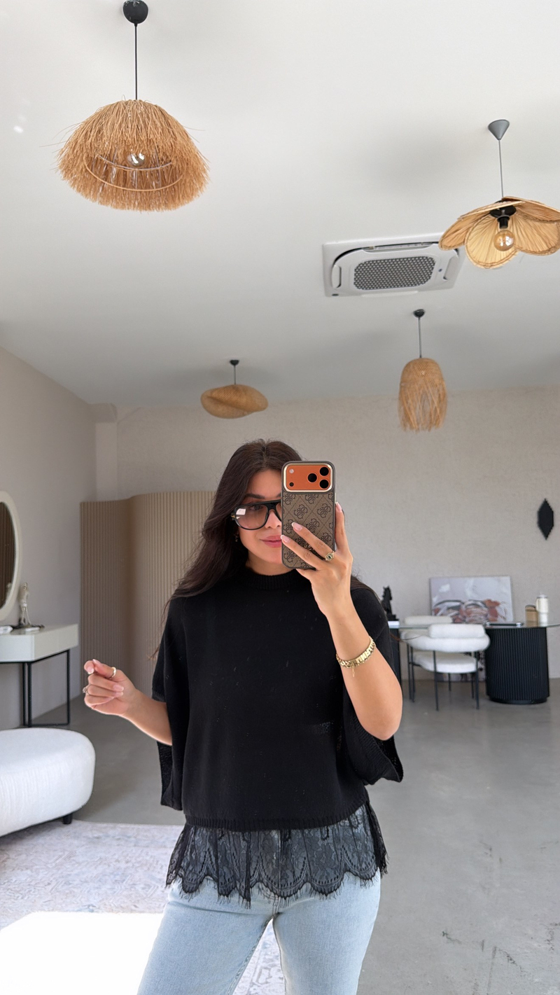 Siyah Dantel Detaylı Şık Triko Bluz