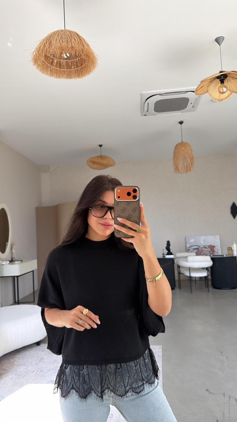 Siyah Dantel Detaylı Şık Triko Bluz