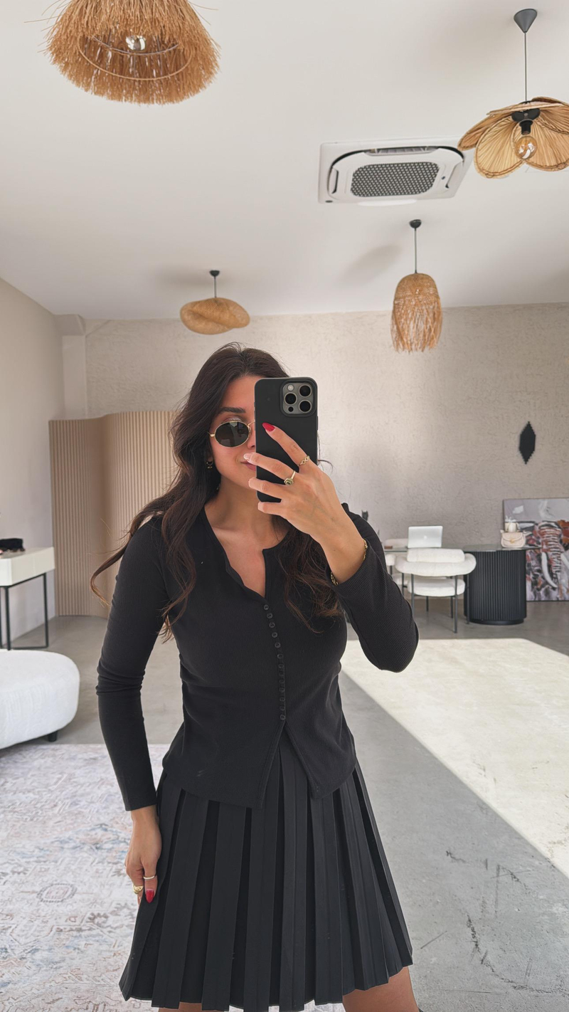 Siyah Düğmeli Uzun Kol Ribana Bluz