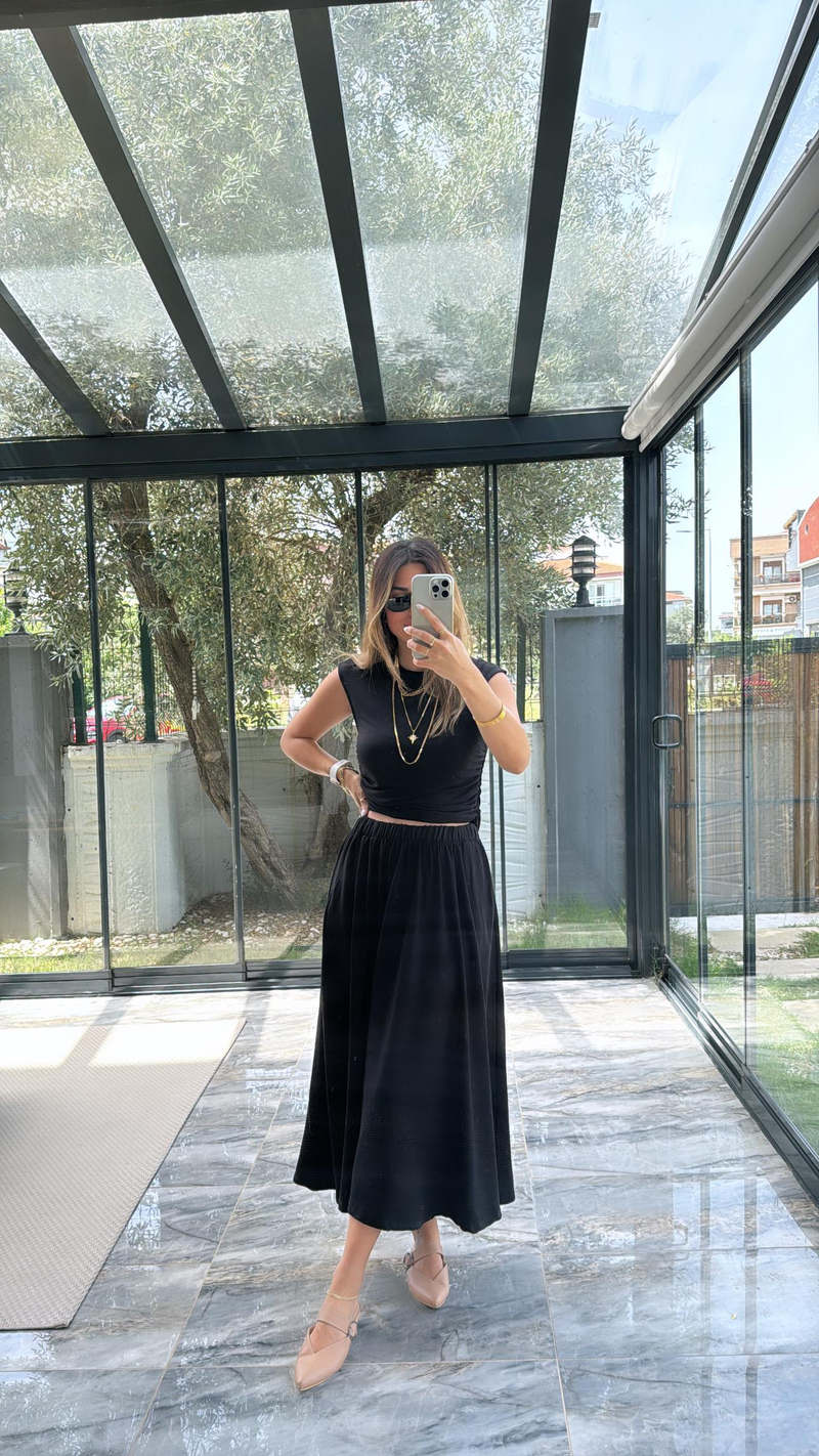 Siyah Etekli Takım