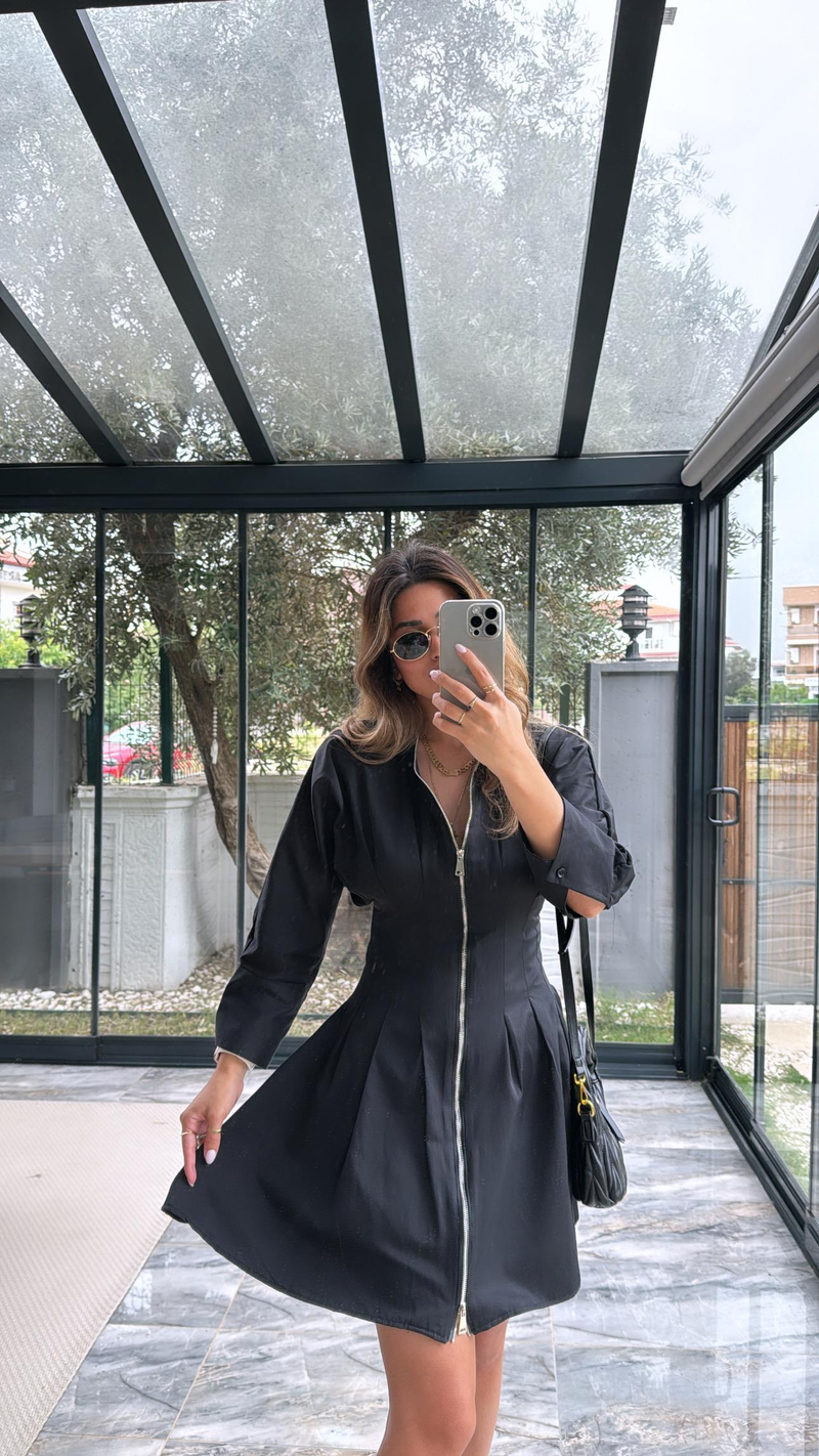 Siyah Fermuarlı Tasarım Elbise